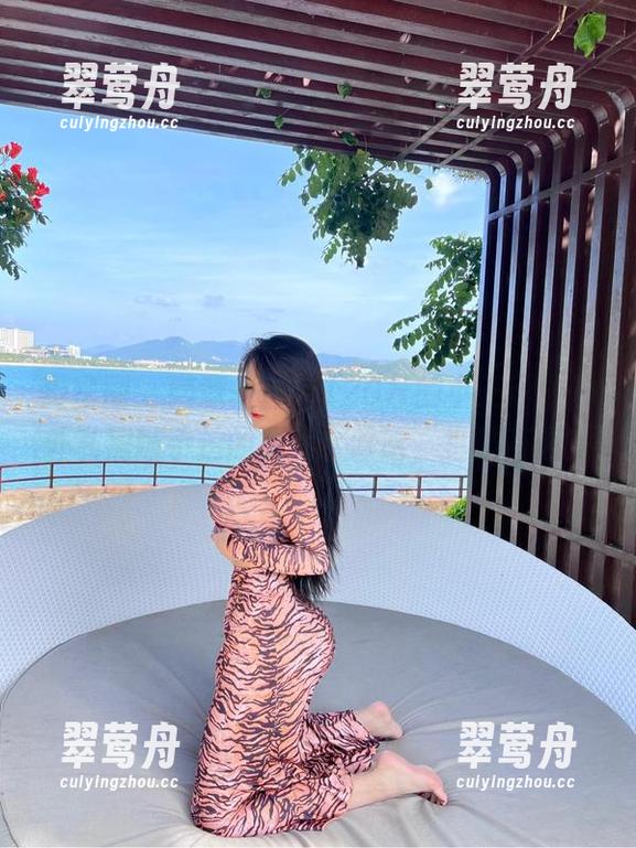 微密圈 - 随意一瞥，120斤的小王同学户外私房随手拍的原图，哈哈，真是有趣。