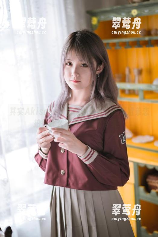 其实Akisoso秋楚楚就是那种能把姐弟恋拍得那么好看的私拍合集？