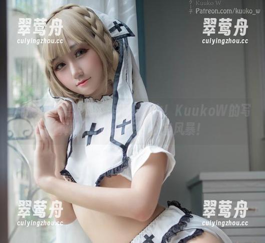 别让职业装限制了你的想象力！KuukoW的写真教你如何掀起办公室风暴！