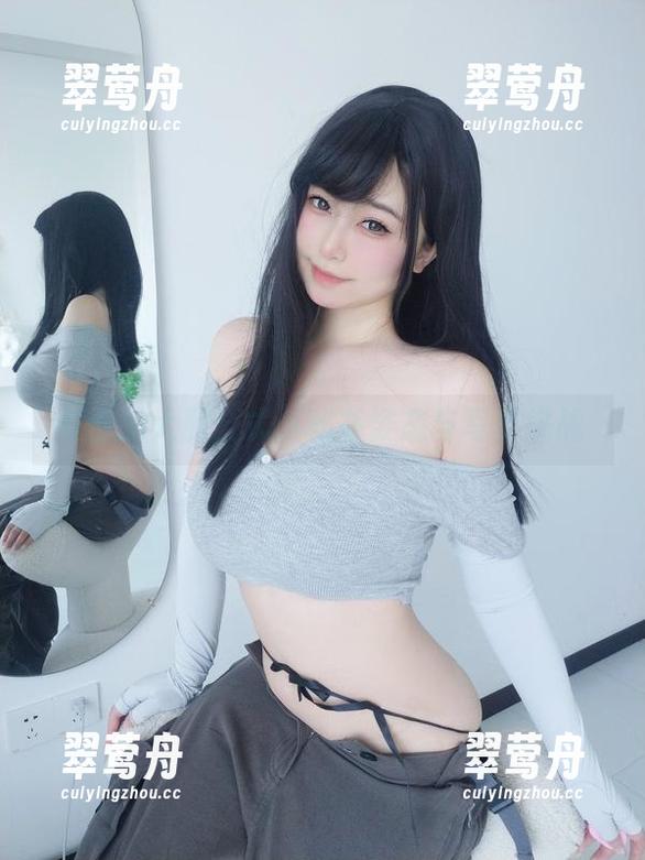K酱 K酱的大胆公式:秘书姿态与写真挑战