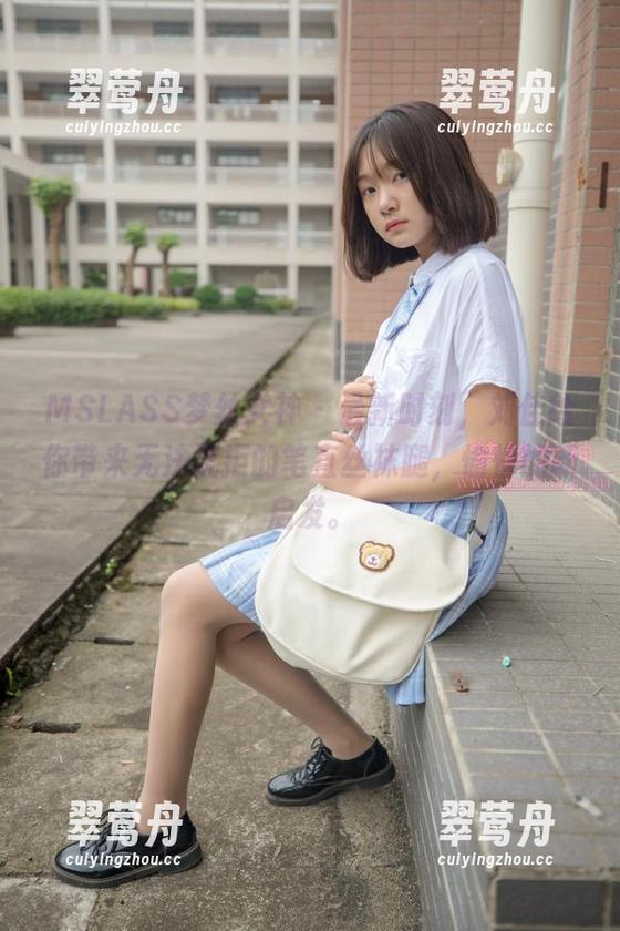MSLASS梦丝女神 - 最新时刻，刘佳给你带来无法抗拒的笔直丝袜腿，愉快的新启发。