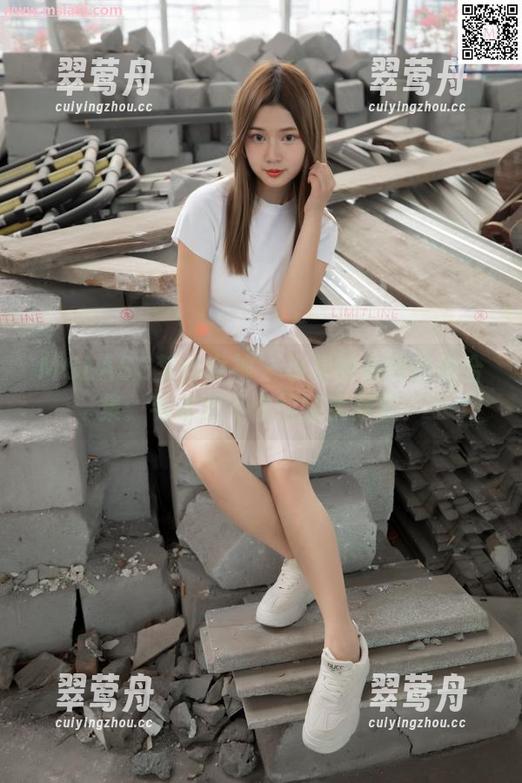 MSLASS梦丝女神-小穆 MSLASS梦丝女神 - 小穆的在线自拍合集:毛衣遮不住的腿太养眼?
