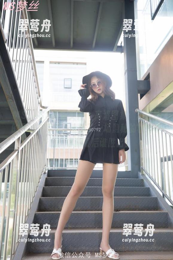 MSLASS梦丝女神 - 高清图集：魏婷婷的黑袜在家中，上演了一场隐秘的模特争夺战！你猜最后谁胜出？