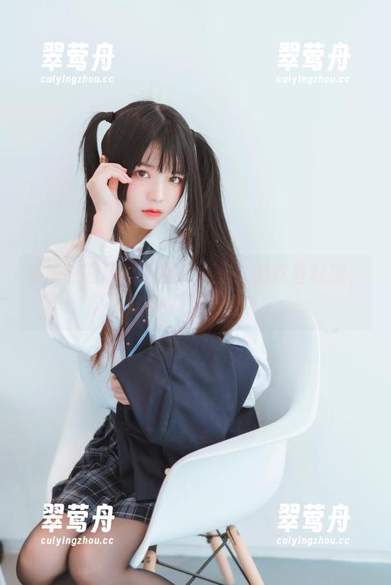 喵糖映画的夏日制服合集：看这些制服，谁还在乎温度？