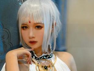 PAKI草莓酱cos护士：如果护士都带PAKI草莓酱，会不会给病人加点甜？