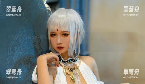PAKI草莓酱cos护士：如果护士都带PAKI草莓酱，会不会给病人加点甜？