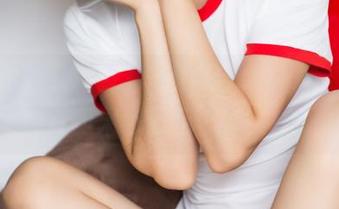 TouTiao头条女神 – 穆菲菲的校服合集，翻页间果然遇见了小叛逆。