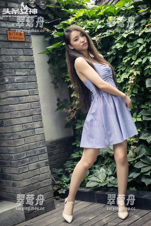 TouTiao头条女神 - 阿依努尔瓦娅最新图集，旅行+自拍，细节之处全是她的小心机，别说，挺有趣的。