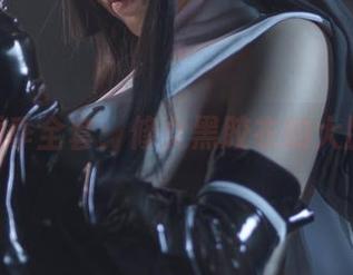 Uki雨季全套：修女黑胶衣的大胆实验