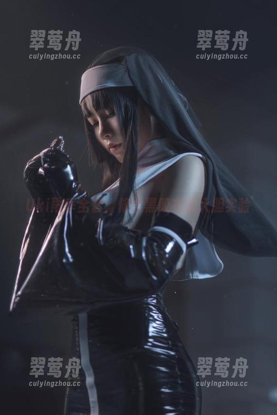 Uki雨季 Uki雨季全套:修女黑胶衣的大胆实验