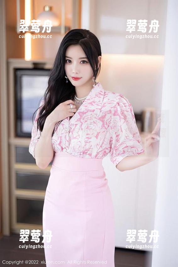 Xiuren秀人网 - 原图来了，Elise谭晓彤的长腿和这张写真的每个角度都有点撩人