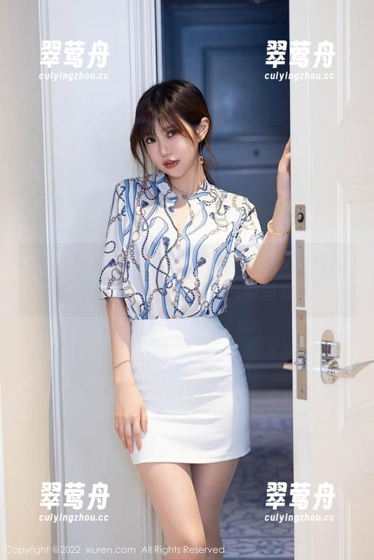 Xiuren秀人网 - M梦baby在泳池里光芒万丈，谁能抗拒这样的原图分享？