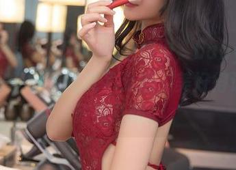 Xiuren秀人网 – 说是旗袍，baby嘉茵似乎把优雅下载成了无形，美好得让人想多看几眼。