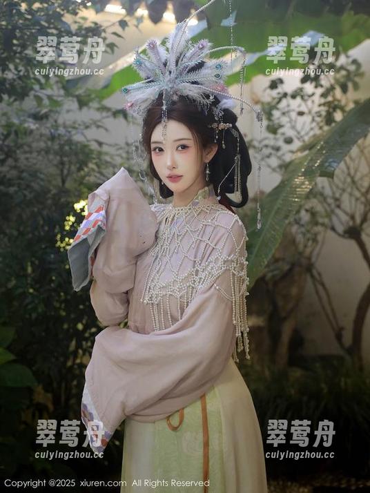 Xiuren秀人网 - 九尾Ivy最新套图：不是我夸，死库水也想和你聊会儿天！