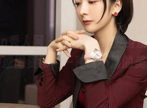 Xiuren秀人网 – 冷月yuer变身厨娘，保留的原图资源，一种说不清的美味。
