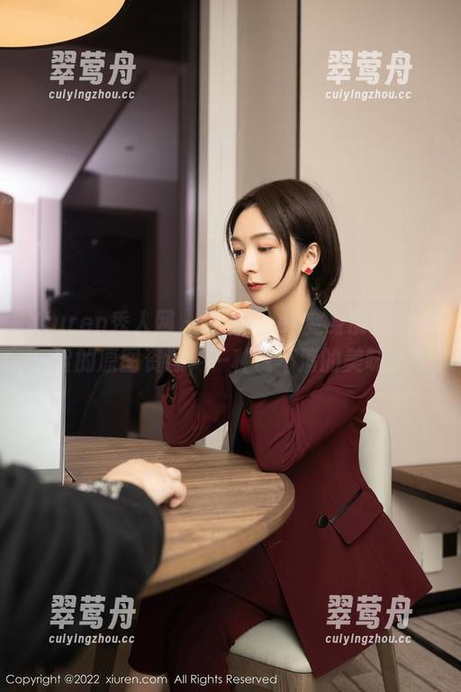 Xiuren秀人网 - 冷月yuer变身厨娘，保留的原图资源，一种说不清的美味。