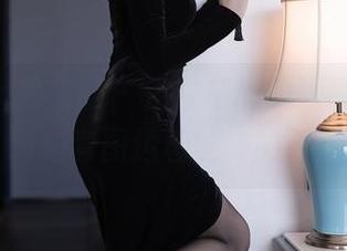 Xiuren秀人网 – 注重细节的短裤，徐莉芝Booty的套图透着些许的叛逆气息。