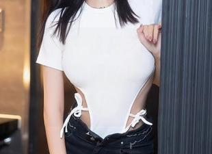 Xiuren秀人网 – 徐莉芝Botty的网袜高清图集：搭配不协调的反叛主义，反而变得好应景！