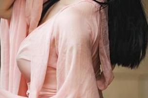 YouMi尤蜜荟 – 最新曝光！Emily顾奈奈酱的吊带，图片体现了多种风格，真不错。
