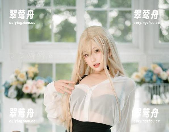 七七娜娜子的最新照片到底有多撩？反正我对裤里丝印象深刻。