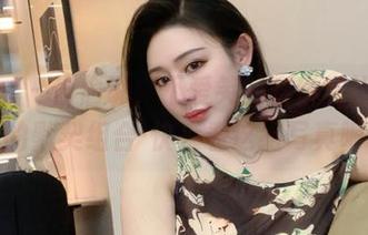 微密圈 – 偷偷说，不爱笑的赛琳和比基尼的默契组合-快来看这组写真吧