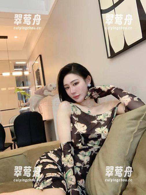 微密圈 - 偷偷说，不爱笑的赛琳和比基尼的默契组合-快来看这组写真吧