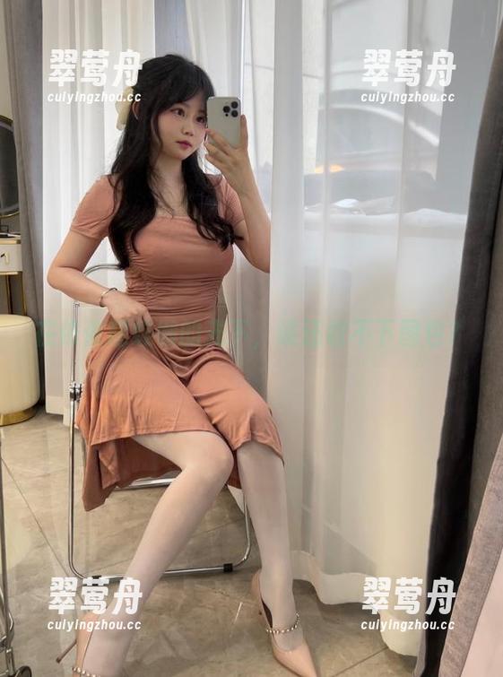 在依依超级懒的光下，谁还敢不下图包？