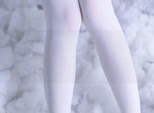 胶衣女仆这套图，兔玩映画更新得有点意思，忍不住多看一眼
