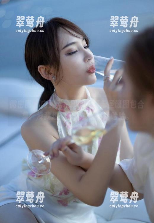 微密圈 - 内购无水印的周妍希圣诞图包合集：没我想的那么复杂，哈哈哈。
