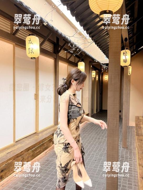 微密圈 - 修女？不不，周妍希有她的玩法来分享这份“holy”