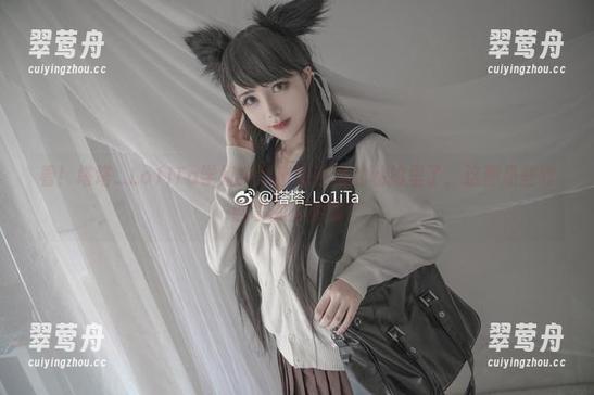 看！塔塔_Lo1iTa学姐突然出现在我的私拍里了，这都是些咋回事的资源呢？