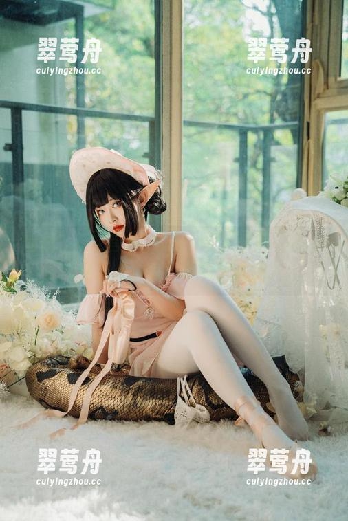 瑜伽？不，宫本桜的照片里完全是一种cos新风格，怎么看都不过瘾。