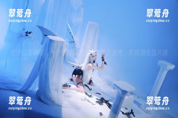 这波白金泳装，小野寺地瓜把泳池拍成了走秀，影院感受图片精选。