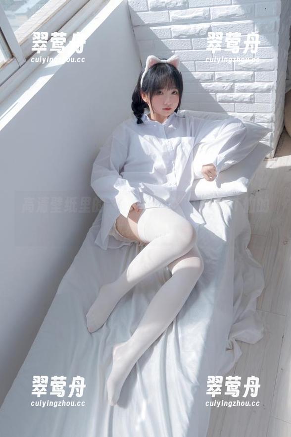 高清壁纸里的“少女秩序”：一件T恤的优雅哲学。