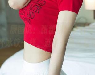尤果网 – 原图说：张馥棋的夏日写真，就像那杯冰饮一样，过了一会儿就化了。