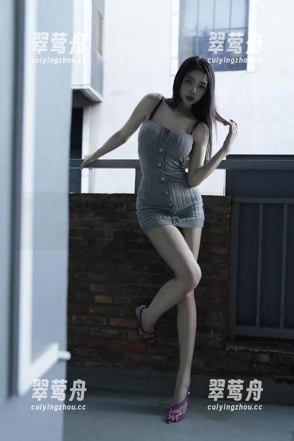 微密圈 - 徐珺大哥，你这连体衣和作品的搭配，绝对让人忍不住点赞！