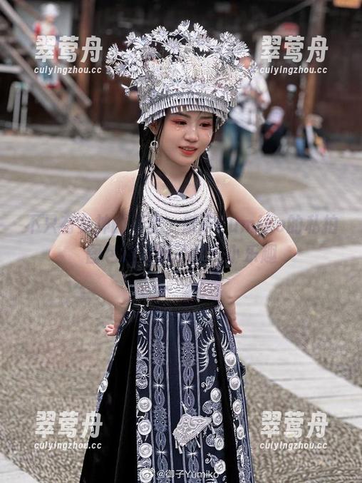 不只有女神的姿态，御子Yumiko的私拍图包还隐藏了许多小乐趣