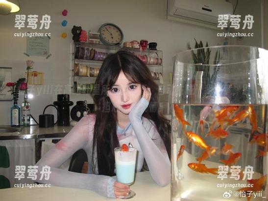 怡子yiii在高跟鞋里所拍的写真：自动生成‘我没事，别担心’的表情！