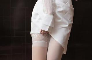 校服究竟能撑起什么？抖娘利世用她的图片分享来回答！