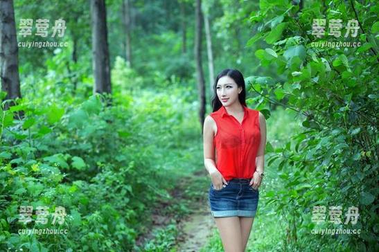 推女郎 - 王根星熙：漫天飞舞的全套竟然可以搞成双人的图集？