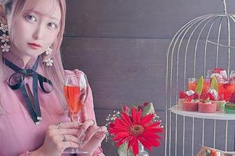 月城委员会的制服，图包中的无圣光，流露出一种无法捉摸的美。