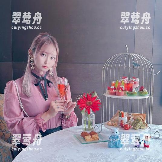 月城委员会 月城委员会的制服,图包中的无圣光,流露出一种无法捉摸的美。