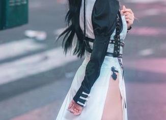 写真交织着青春的色彩，果咩酱的校园一瞥总让人想多看几眼。