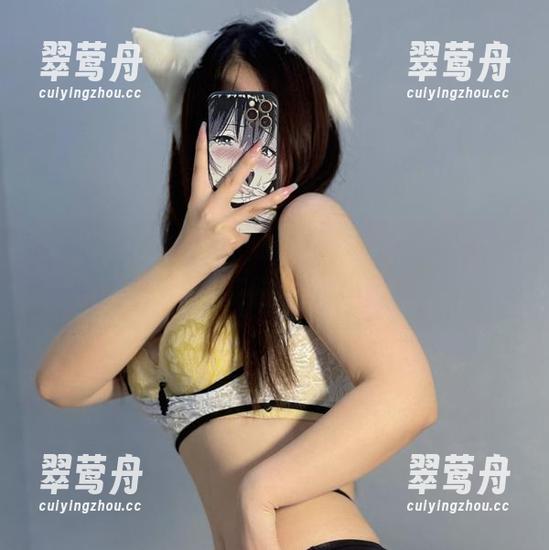 微密圈 - 桃沢樱呀泳池合集，随意的姿态，水花四溅好有趣