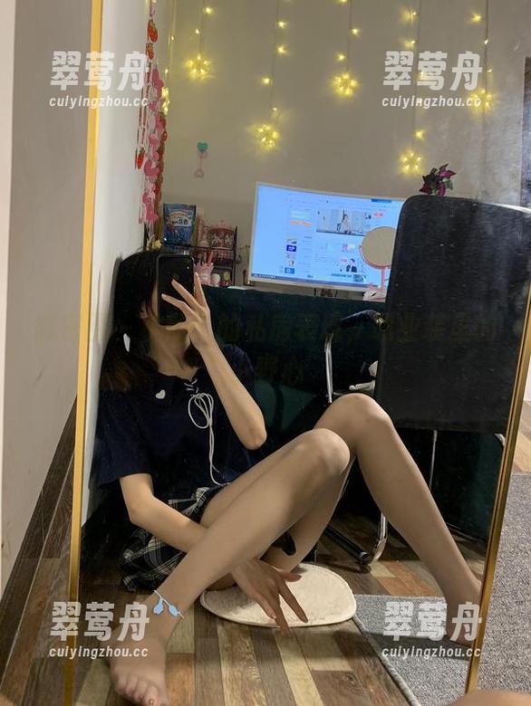 微密圈 - 桃脱了的私房表现，职业装里的小野心