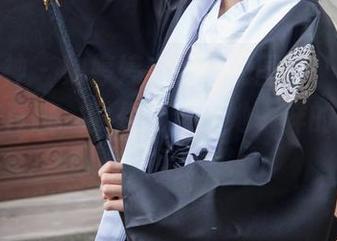 梦丝女神 – 魏婷婷穿礼服的图片，看得我这心脏直跳，要是能穿上她一样的气质就好了。