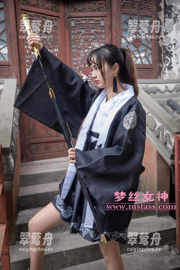 梦丝女神 - 魏婷婷穿礼服的图片，看得我这心脏直跳，要是能穿上她一样的气质就好了。