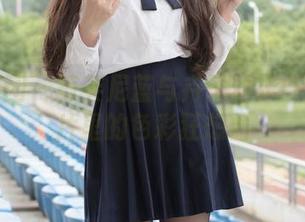 森萝财团 – 蒂芙尼蓝与卉子丝袜：写真图片里的色彩狂想曲