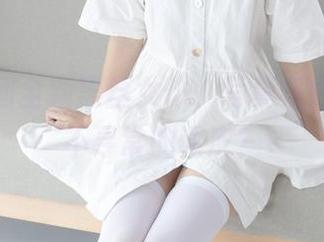 森萝财团全新黑丝女仆，写真看得出一丝不寻常的调皮？