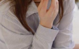 模范学院 – 加朵babe泳池探险：精选那些不经意的躲闪与凝视